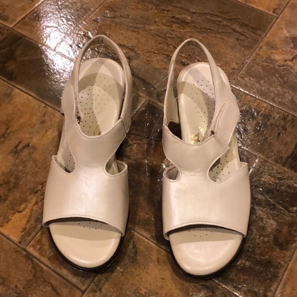 Never worn SAS Suntimer Sandals 7.5 - Picture 1 of 12